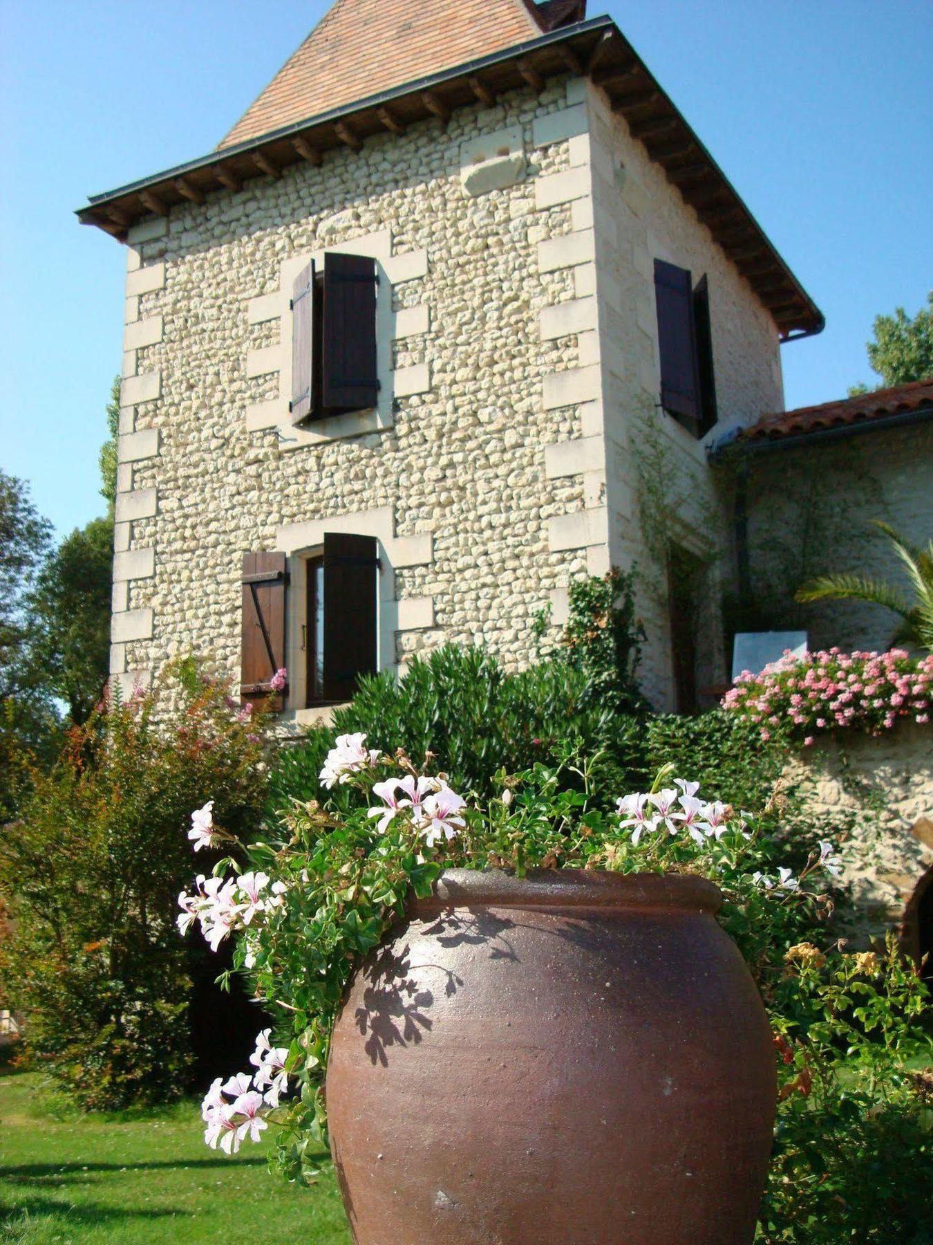 Готель Moulin Rouhaud Montboyer Екстер'єр фото
